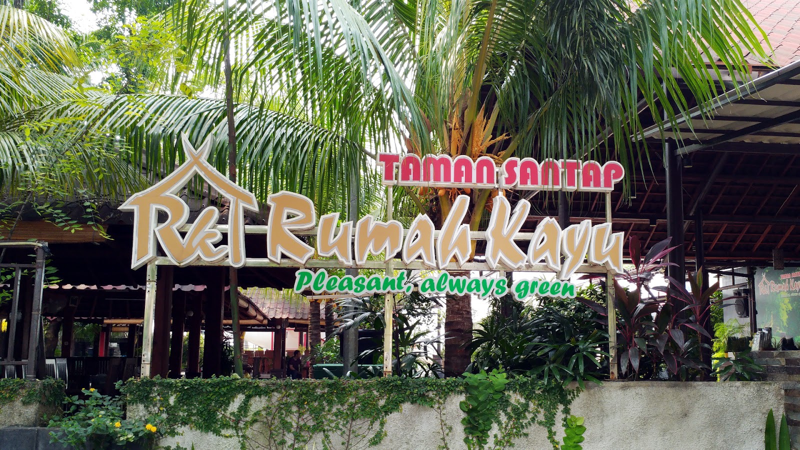 Taman Santap Rumah Kayu